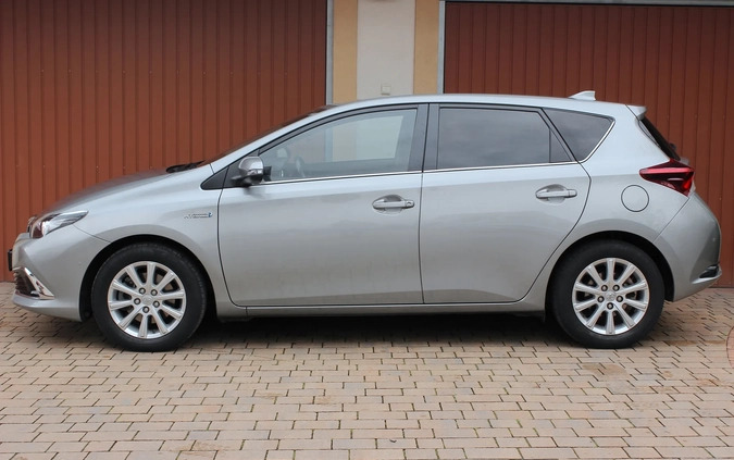 Toyota Auris cena 63900 przebieg: 63000, rok produkcji 2016 z Poddębice małe 407